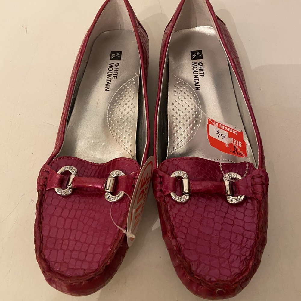 White Mountain fuchia cricket loafers 6.5W NWT